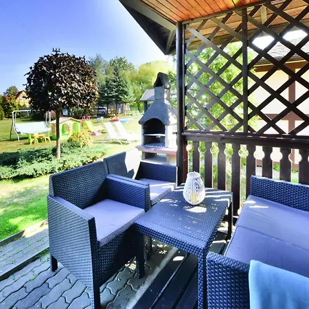 Family Homes, Pool, Large Garden Dom wakacyjny Lacko (Slawno)
