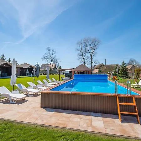 Family Homes, Pool, Large Garden *