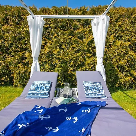 Family Homes, Pool, Large Garden Dom wakacyjny Lacko (Slawno)