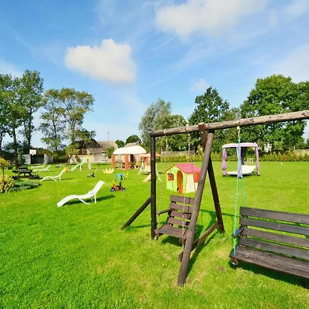 Family Homes, Pool, Large Garden *