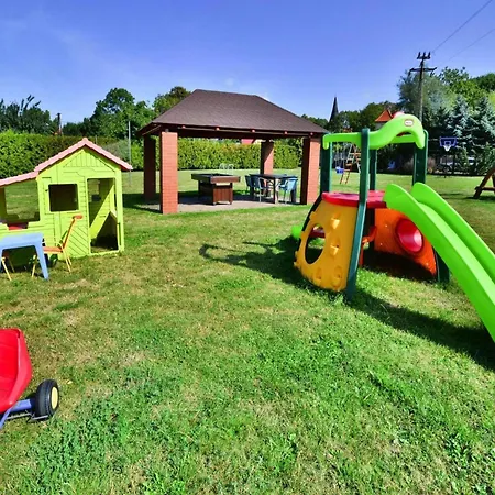 Family Homes, Pool, Large Garden Lacko (Slawno)