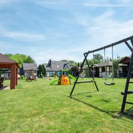 Family Homes, Pool, Large Garden *