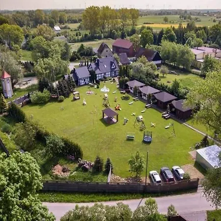 Family Homes, Pool, Large Garden *